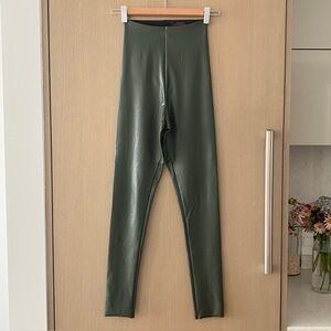 Commando faux leather leggings olive green